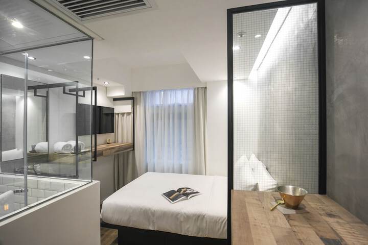 Room 14 of 42