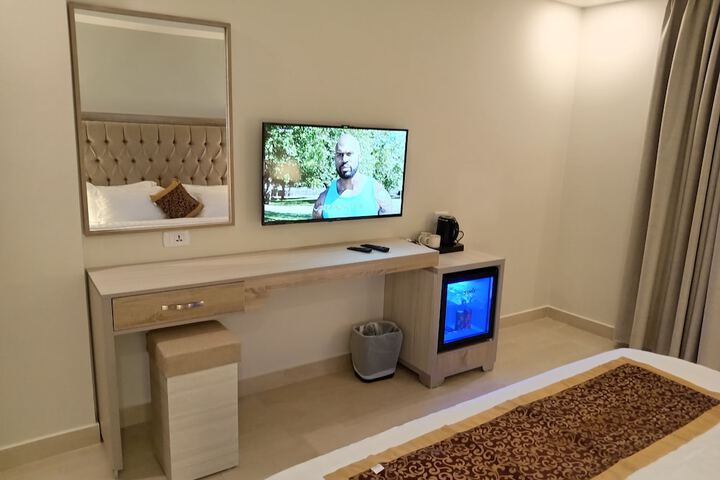 Room 51 of 235