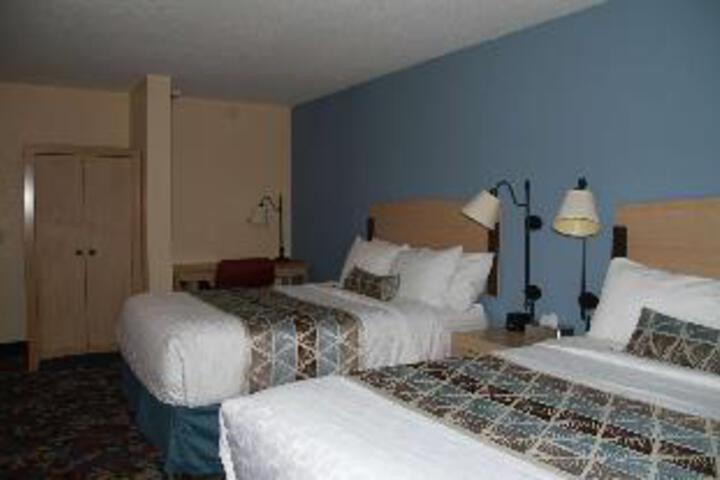 1 Queen Bed Accessible Room (18 of 25)
