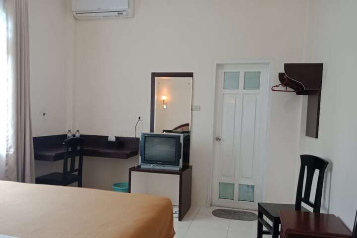 Room 10 of 42