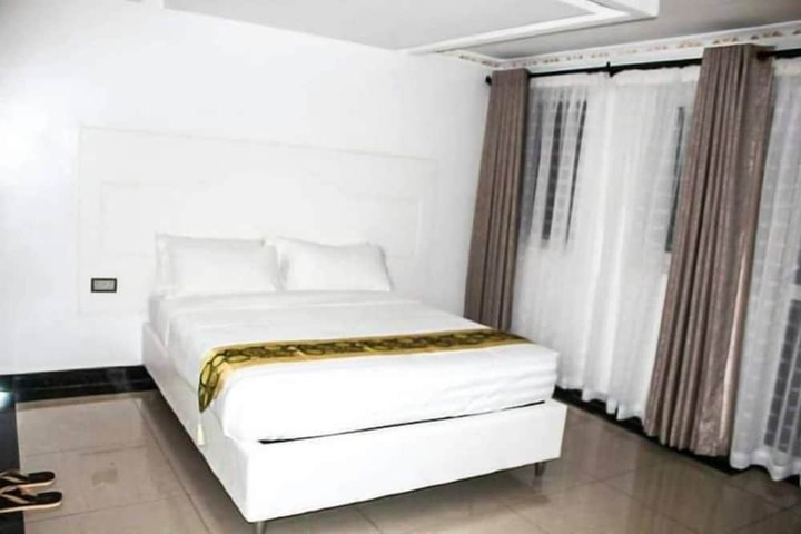 Room 4 of 13