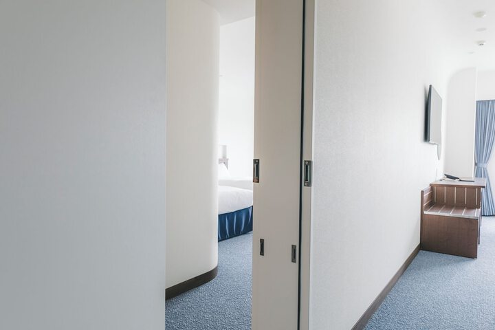 Room 26 of 136