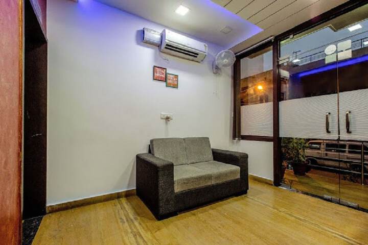 Lounge 14 of 17