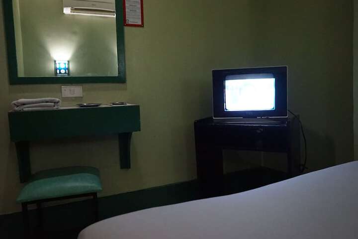 Room 4 of 20