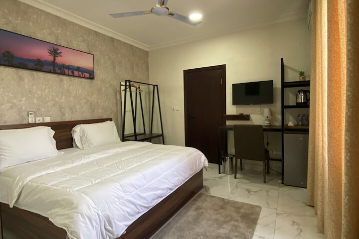 Room 3 of 13