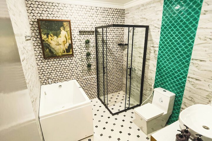 Room 32 of 66