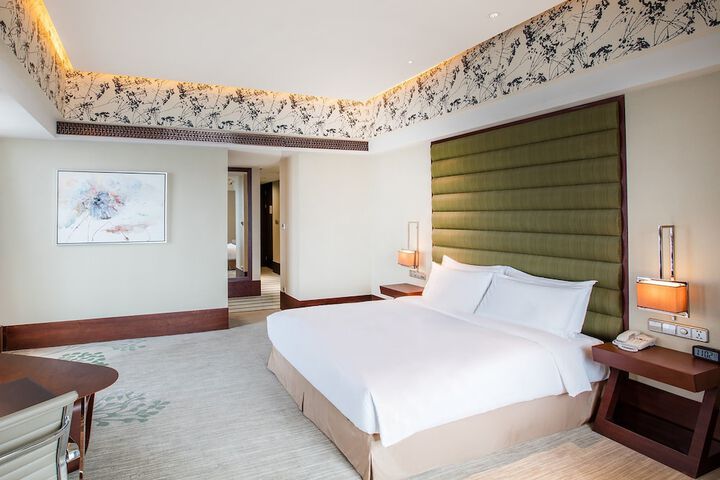 Room 32 of 100