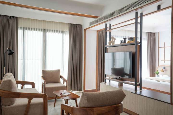 Room 13 of 28