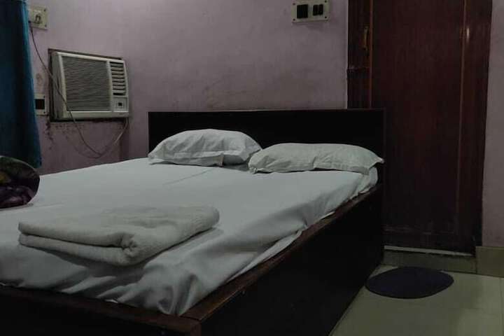 Room 5 of 11