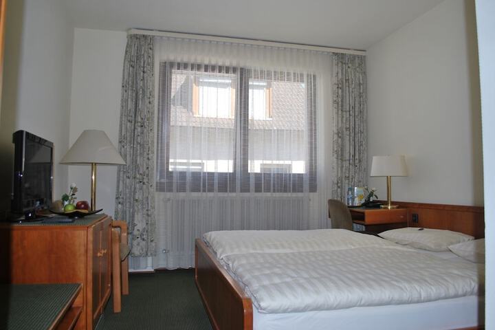 Room 14 of 33