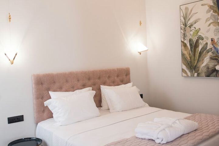Room 6 of 37