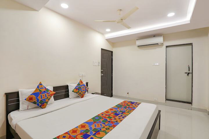 Room 12 of 25