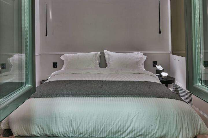 Room 8 of 80