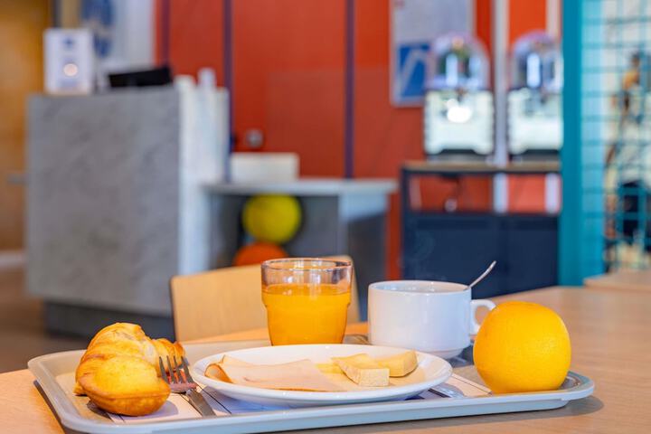 Breakfast/Coffee Service 33 of 43