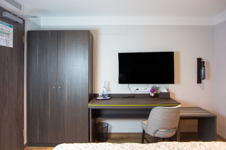 Room 4 of 23