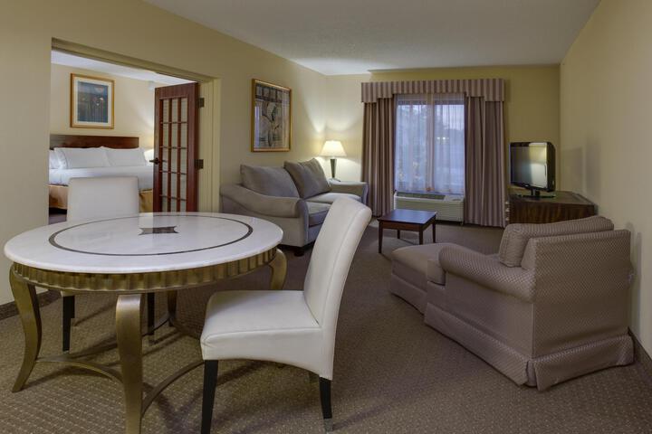 1 King Suite (9 of 10)
