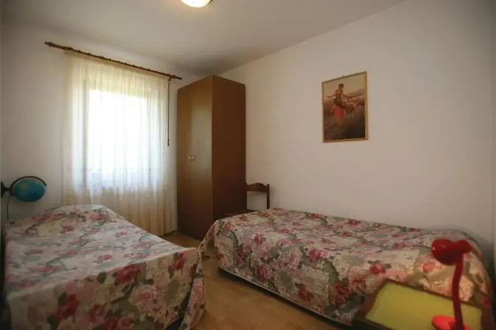 Room 2 of 12