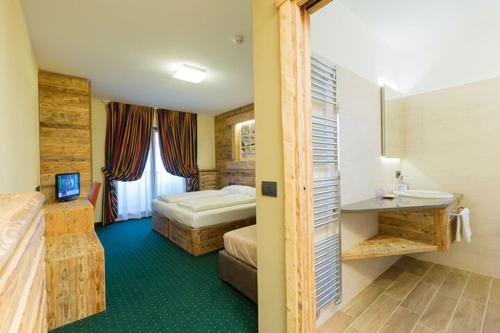 Room 8 of 79