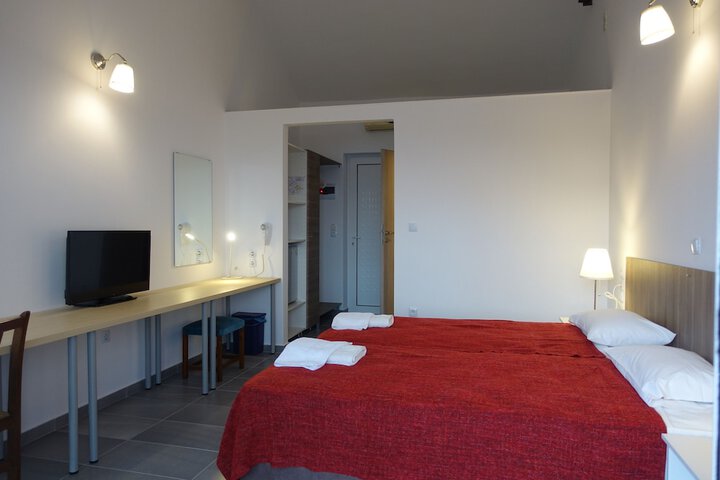 Room 10 of 48