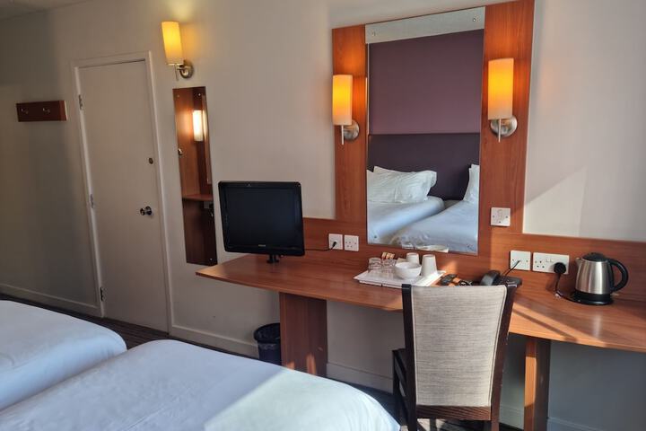 Room 15 of 37