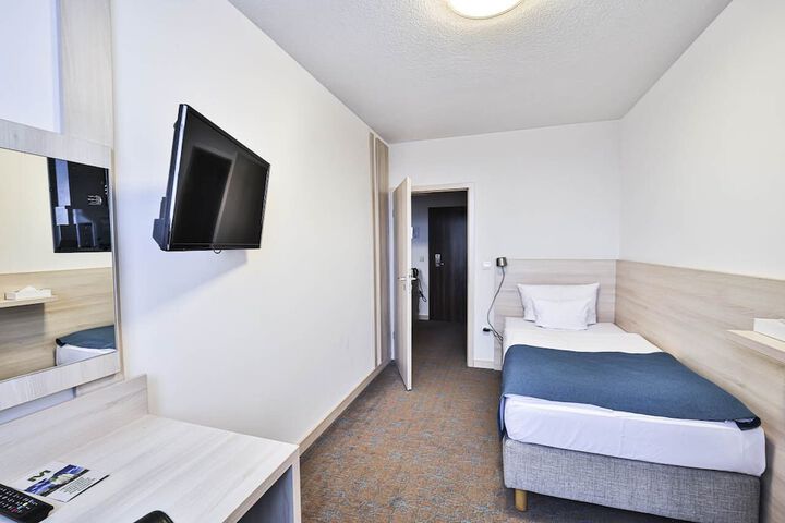 Room 16 of 49