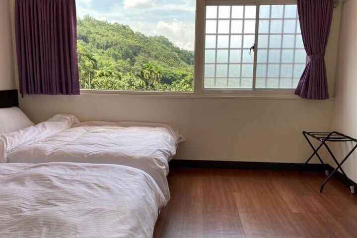 Room 7 of 19