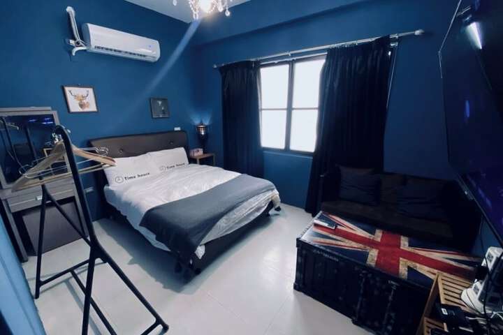 Room 16 of 40
