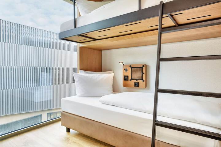 Room 8 of 25