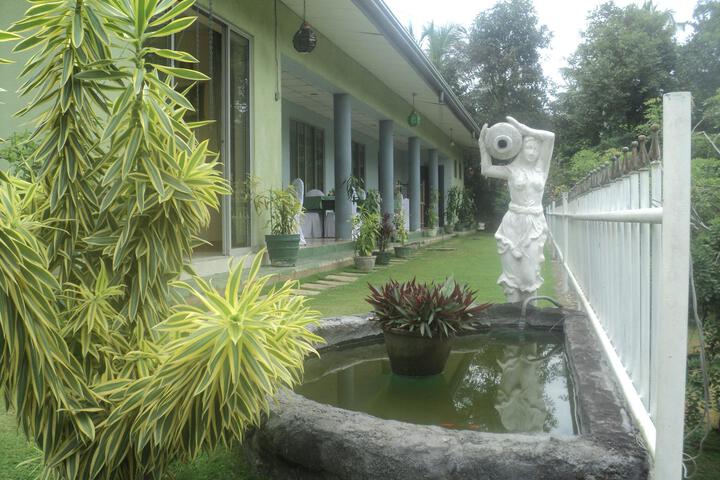 Hotel Exterior 3 of 6