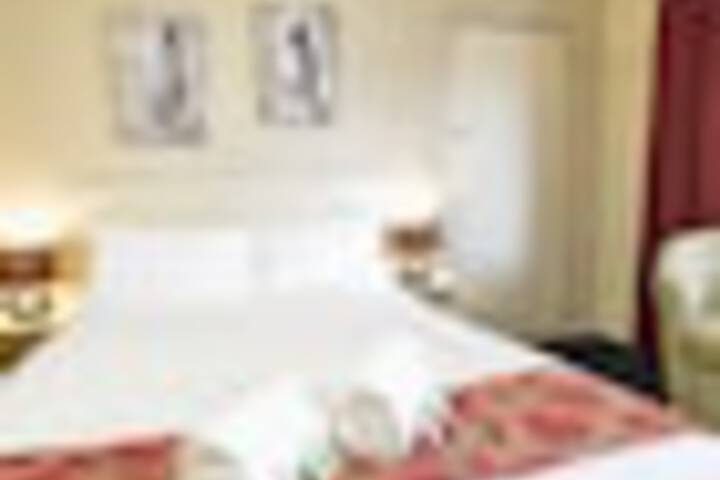 Room 20 of 102