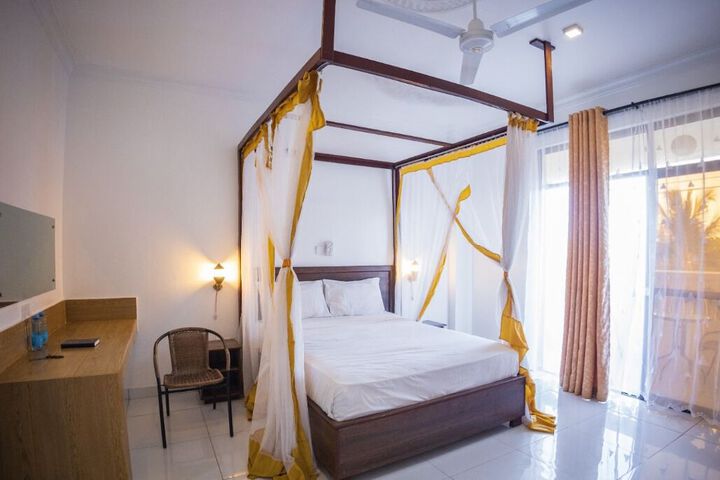 Room 27 of 28
