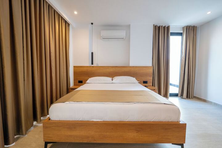Room 2 of 74