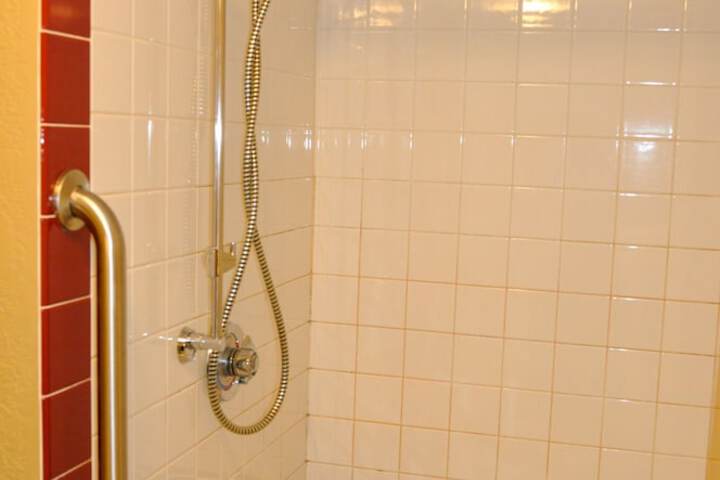 2 Double Beds Accessible Room (3 of 7)