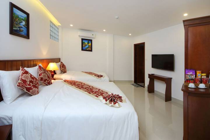 Room 12 of 28