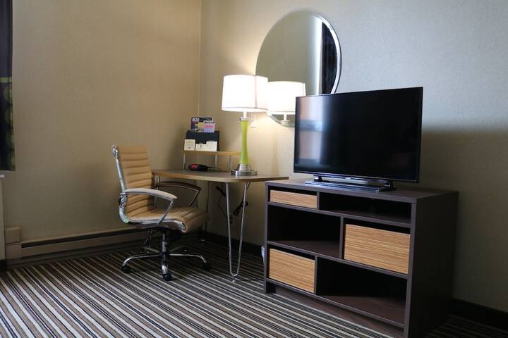 1 Queen Bed Efficiency (2 of 15)