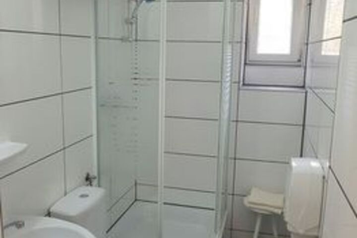 Room 4 of 20