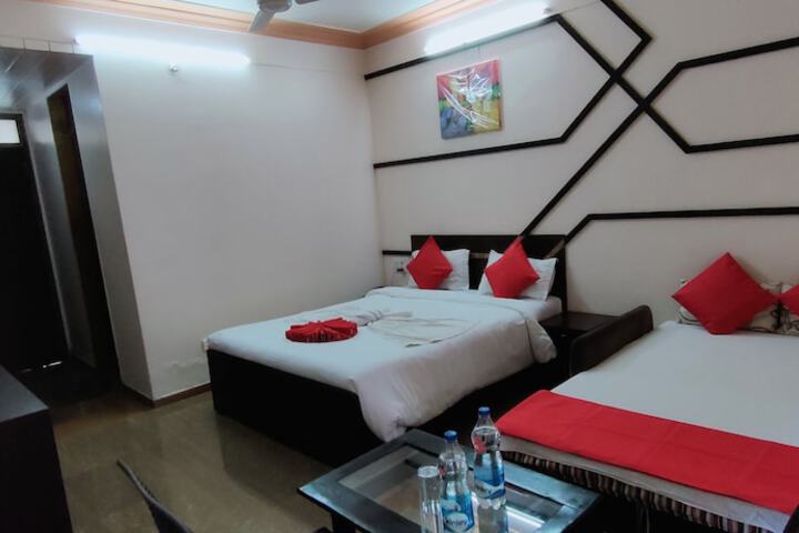 Room 2 of 44