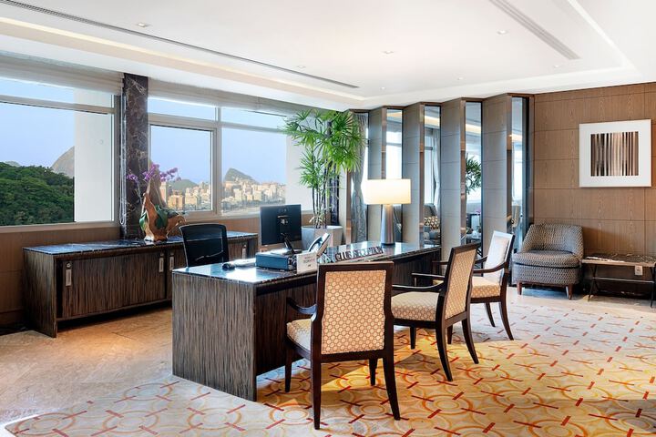 Lounge 152 of 256