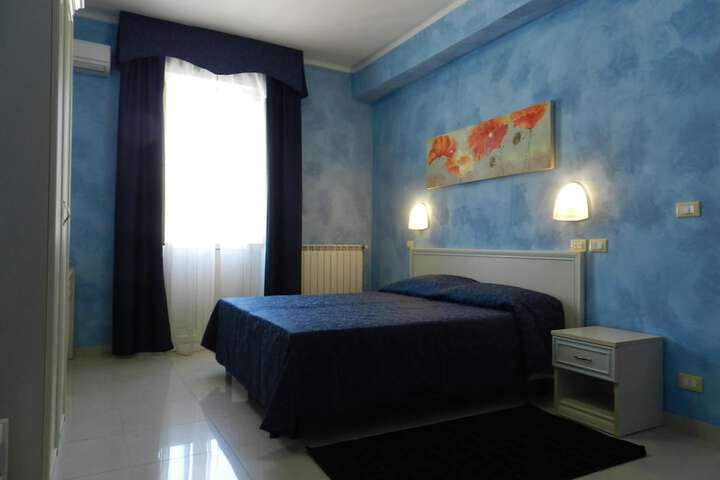 Room 28 of 61
