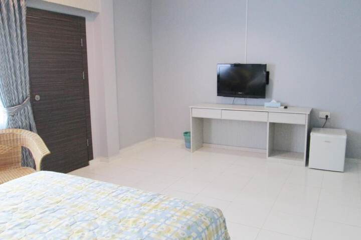 Room 10 of 38
