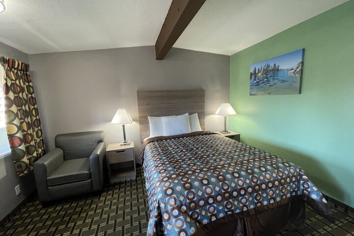 1 Queen Bed (42 of 56)
