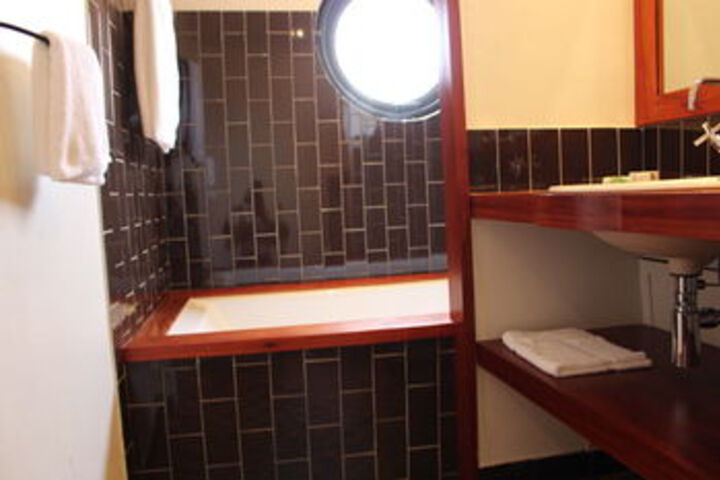 Room 5 of 40