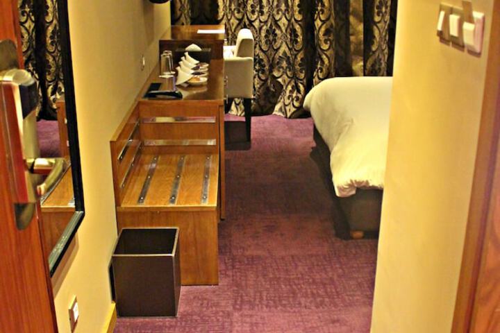 Room 10 of 78