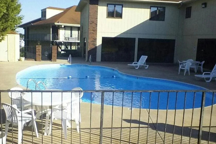 Pool 10 of 13