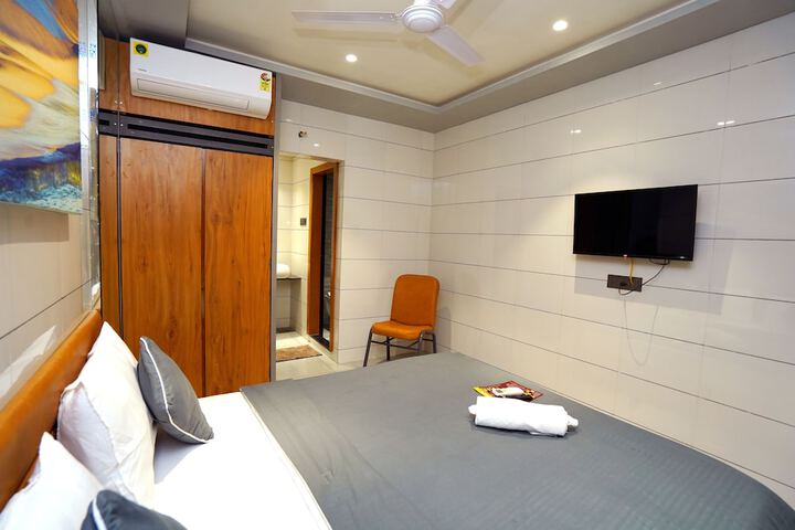 Room 25 of 43