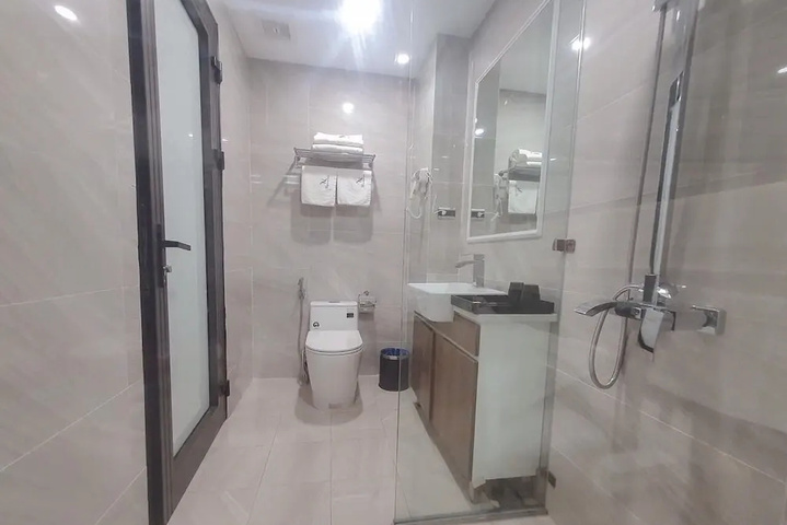 Room 8 of 14