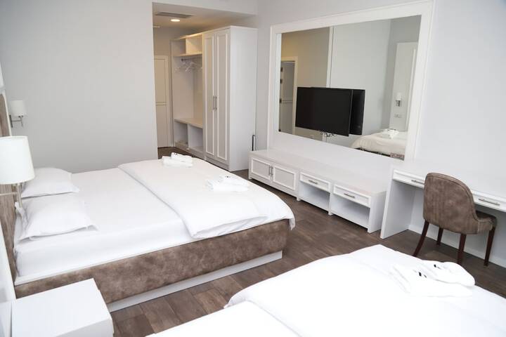 Room 6 of 65