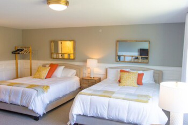 Room 11 of 16