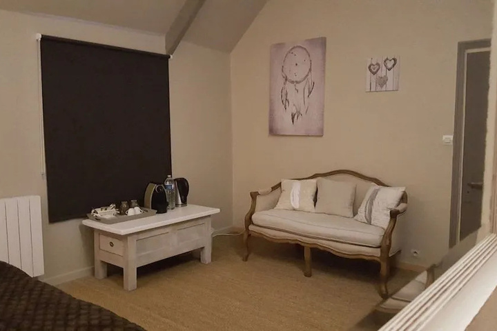 Room 4 of 16