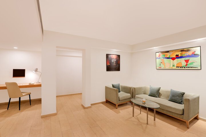 Room 18 of 47